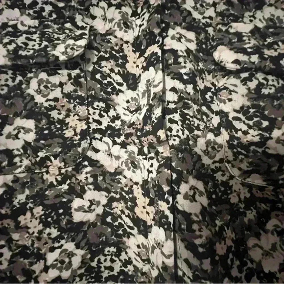 Loft | Grey Floral Button Down Top | Size XS - Picture 3 of 4